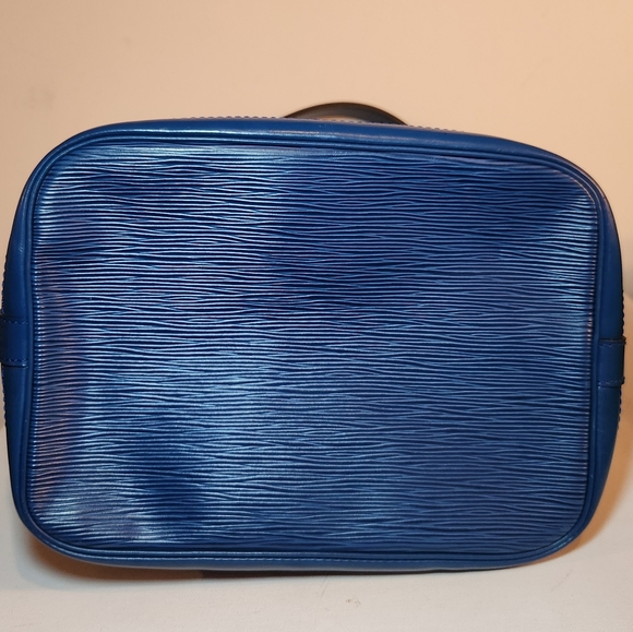 Louis Vuitton Epi Leather Noé GM Toledo Blue Drawsting Bucket Shoulder Bag - Picture 5 of 8